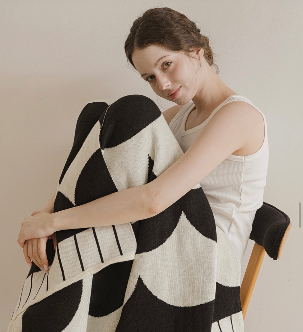 (Seasonal Exclusive) Reversible Knit Throw Blanket —Oreo