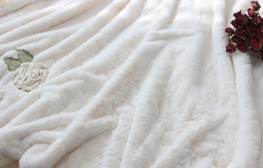 Motive Thick Dust-Free Extra Large Mink Luxury Blanket