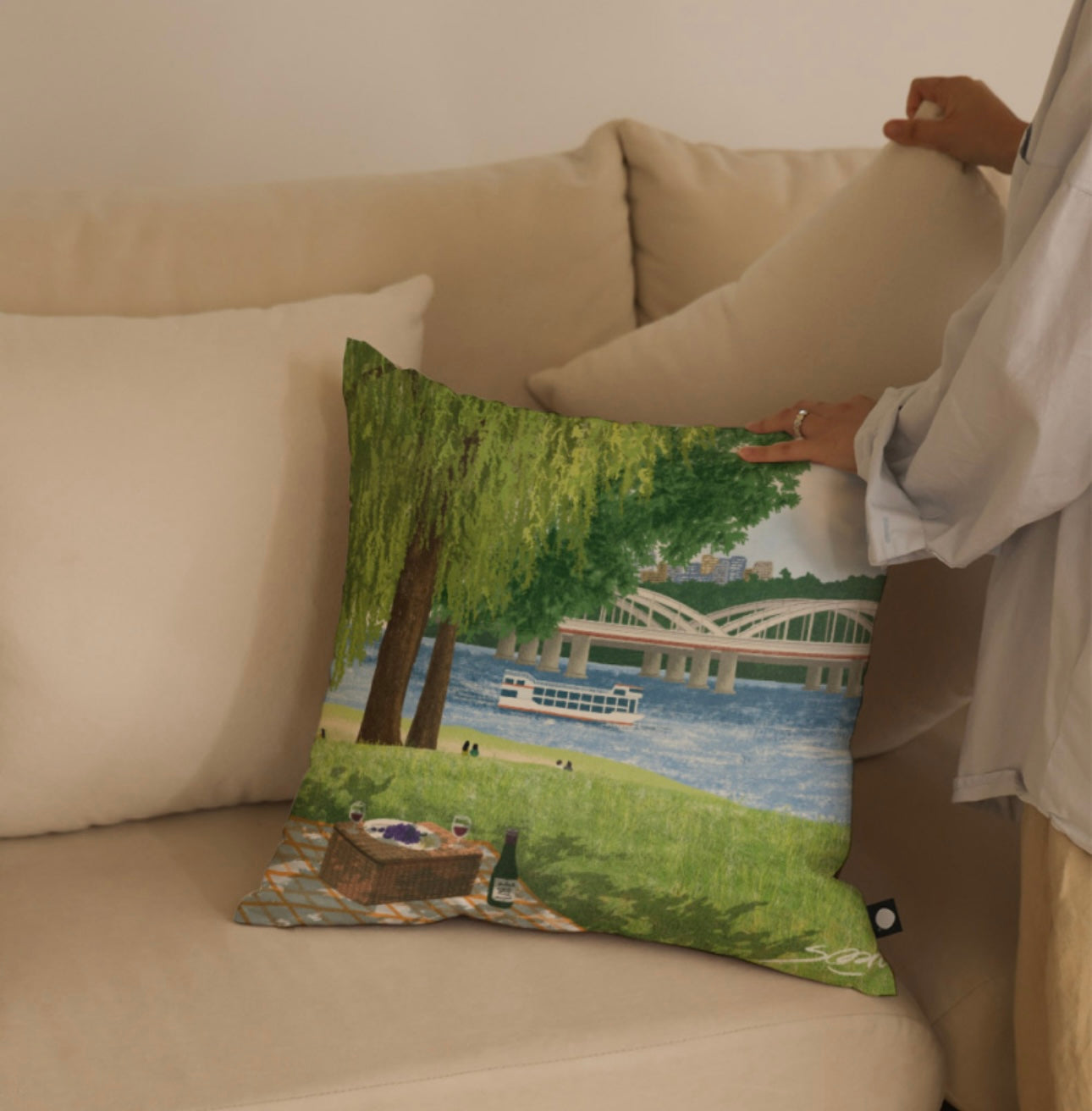 Passing season Cushion