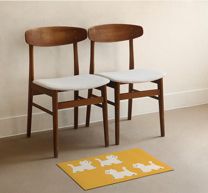 Cat steps Mat