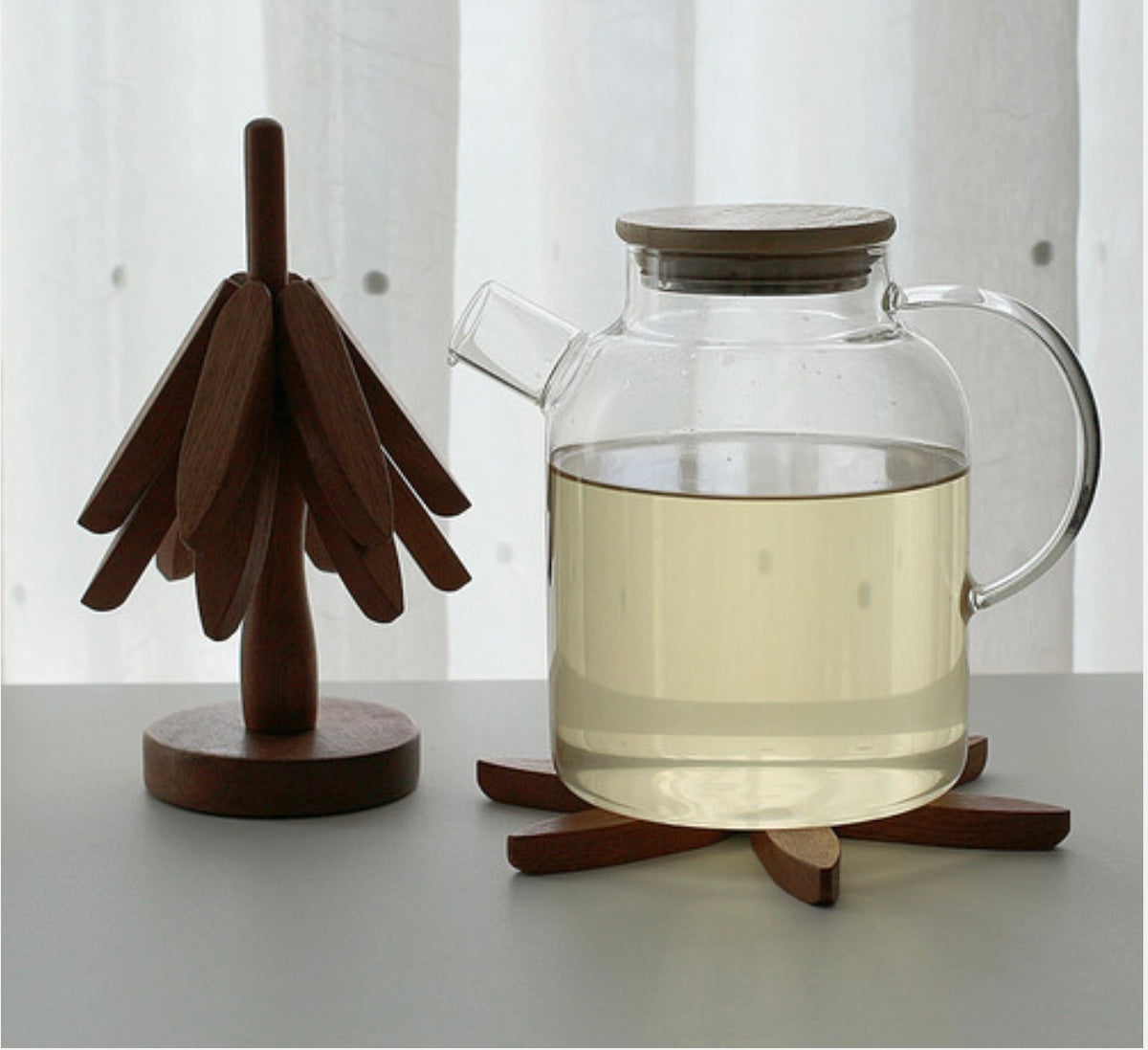 Auto-Folding Wooden Tree Trivet