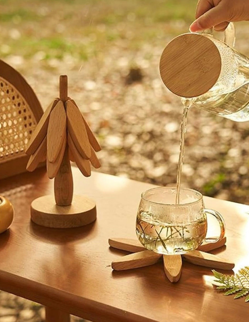 Auto-Folding Wooden Tree Trivet
