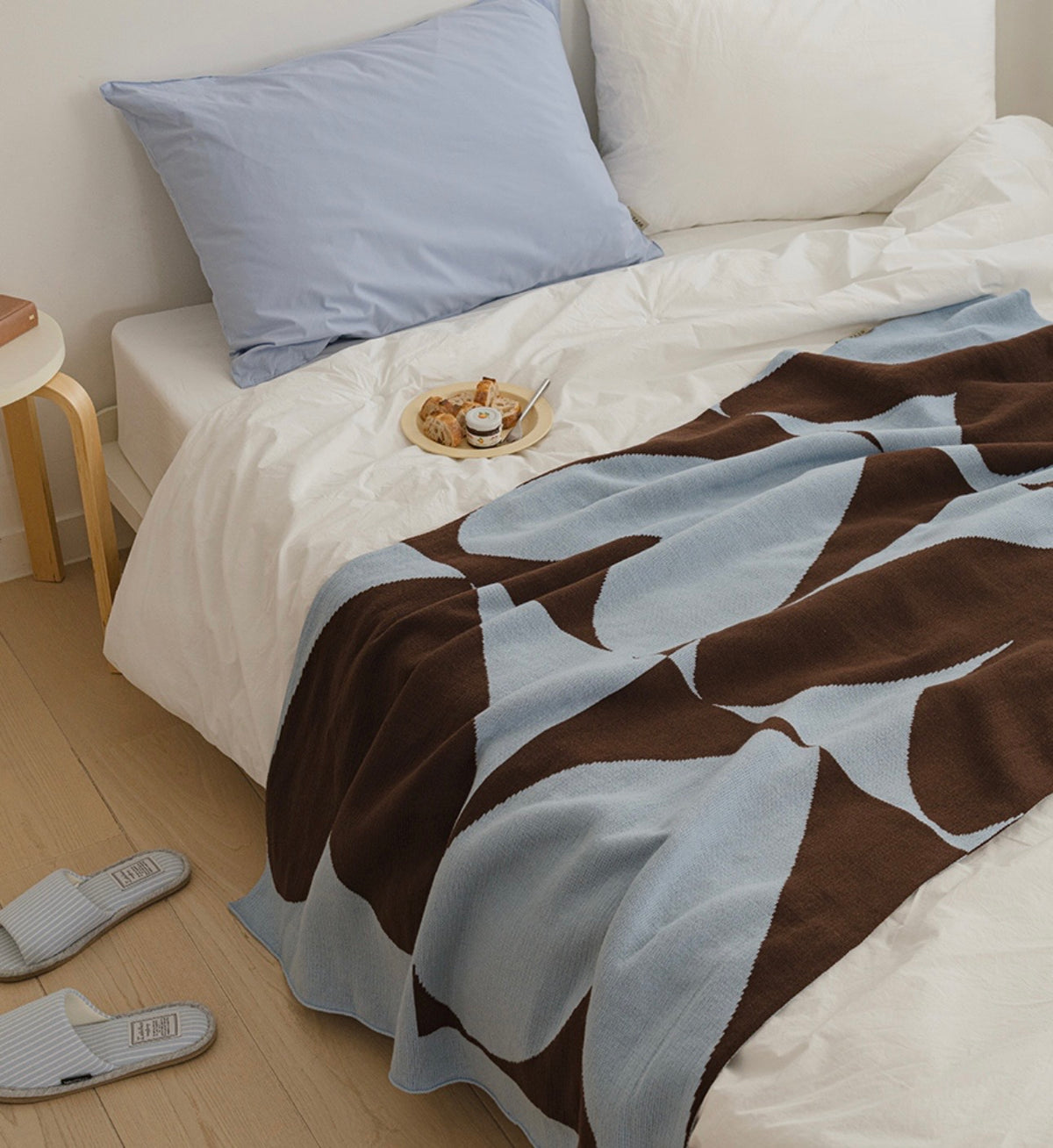 (Seasonal Exclusive) Reversible Knit Throw Blanket —Choco love