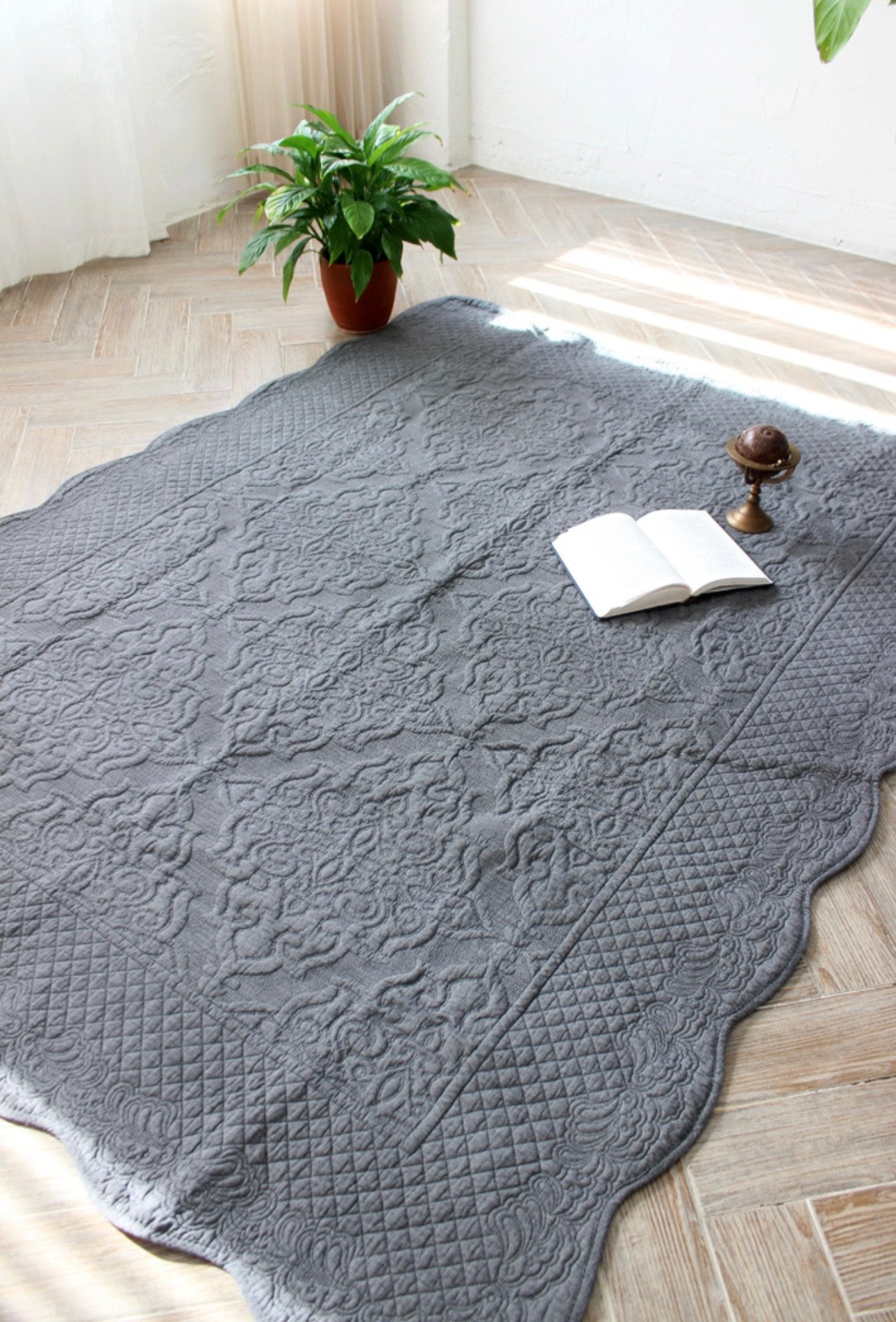Cottage dust-free four-season rug