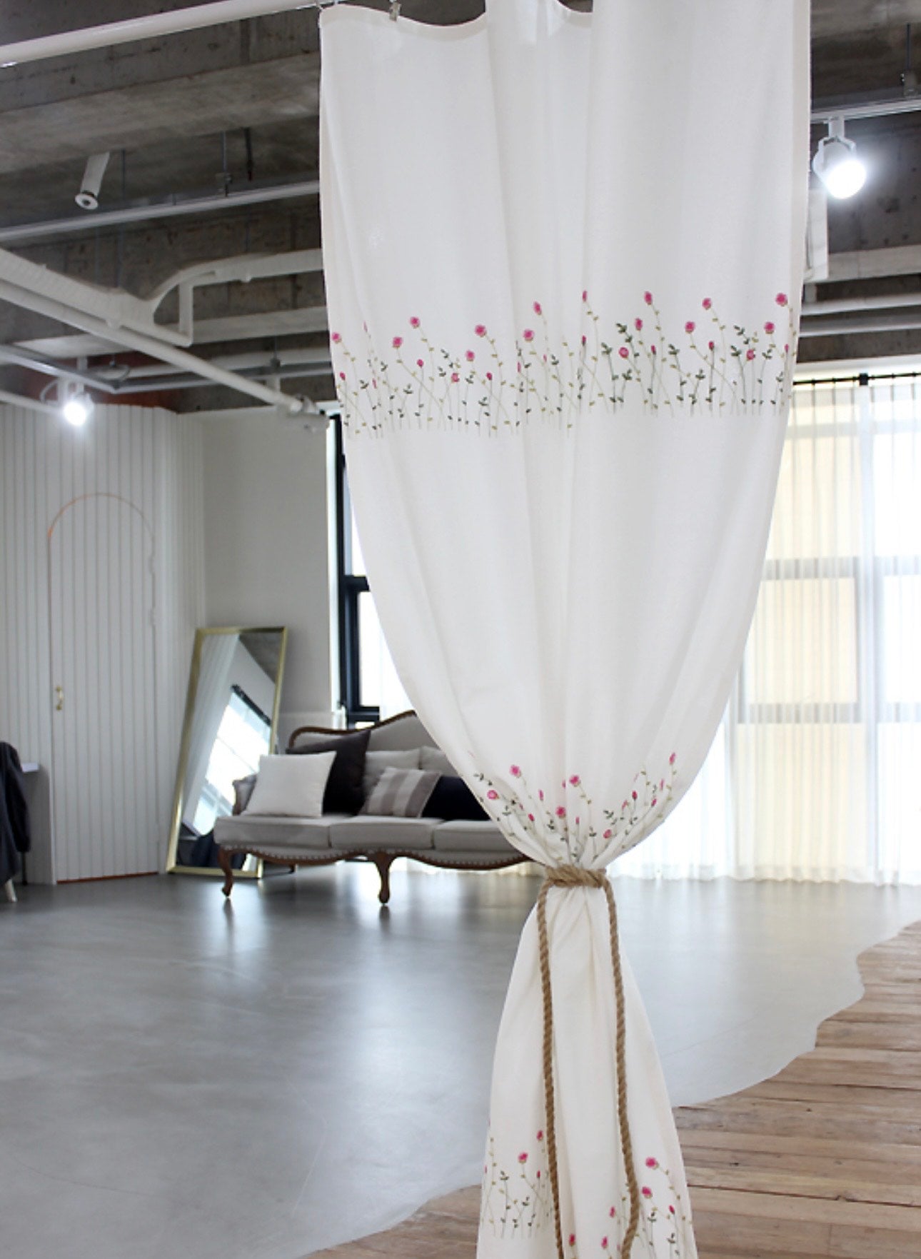 Rose embroidery small window curtain