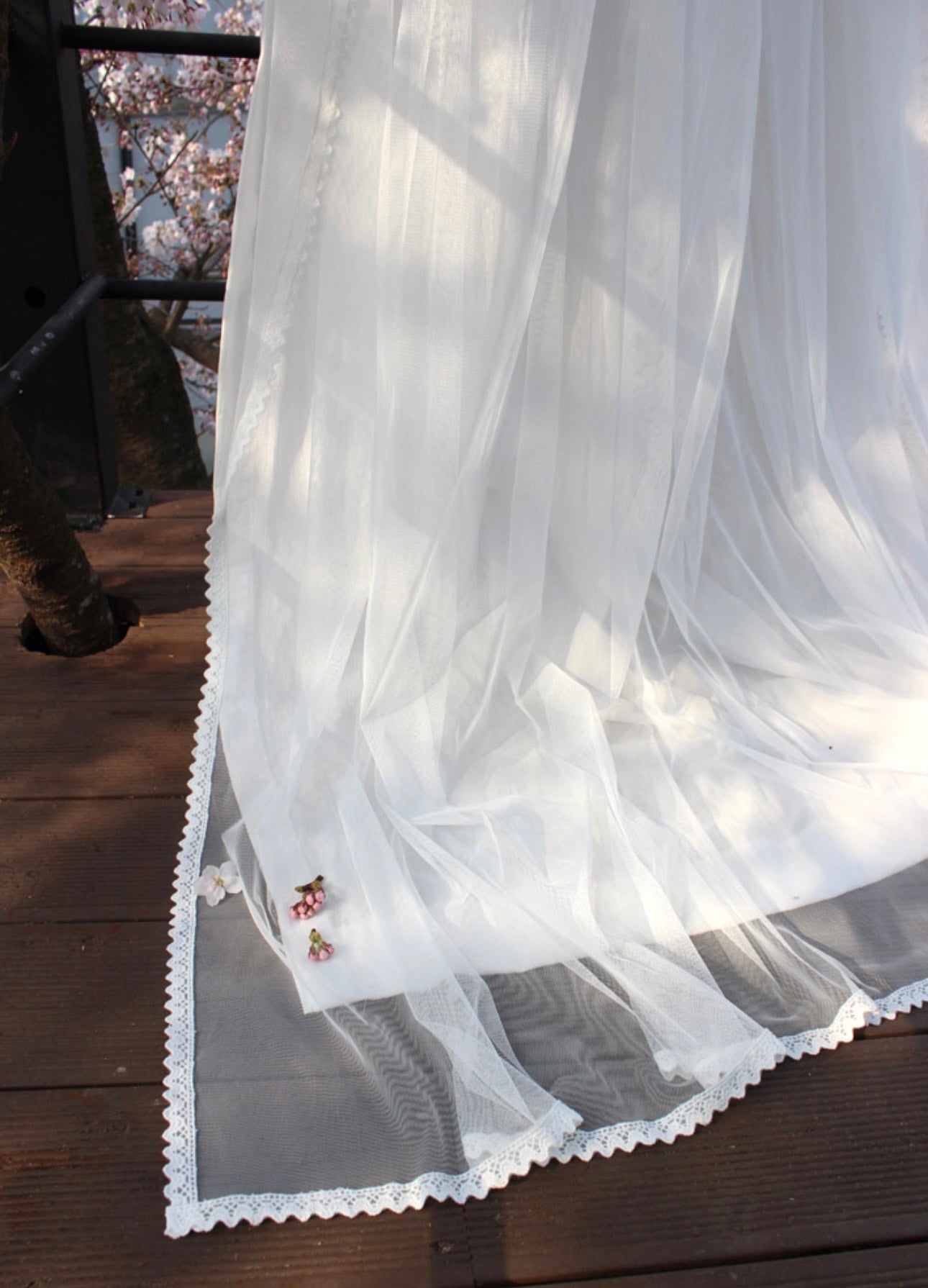 White lace carousel curtain