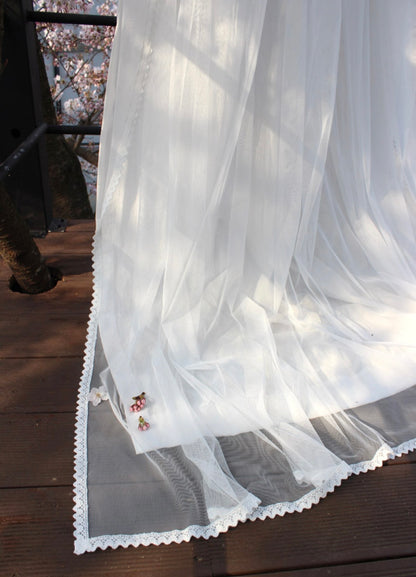 White lace carousel curtain