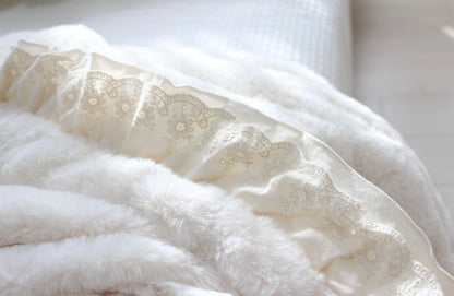 Motive Thick Dust-Free Extra Large Mink Luxury Blanket