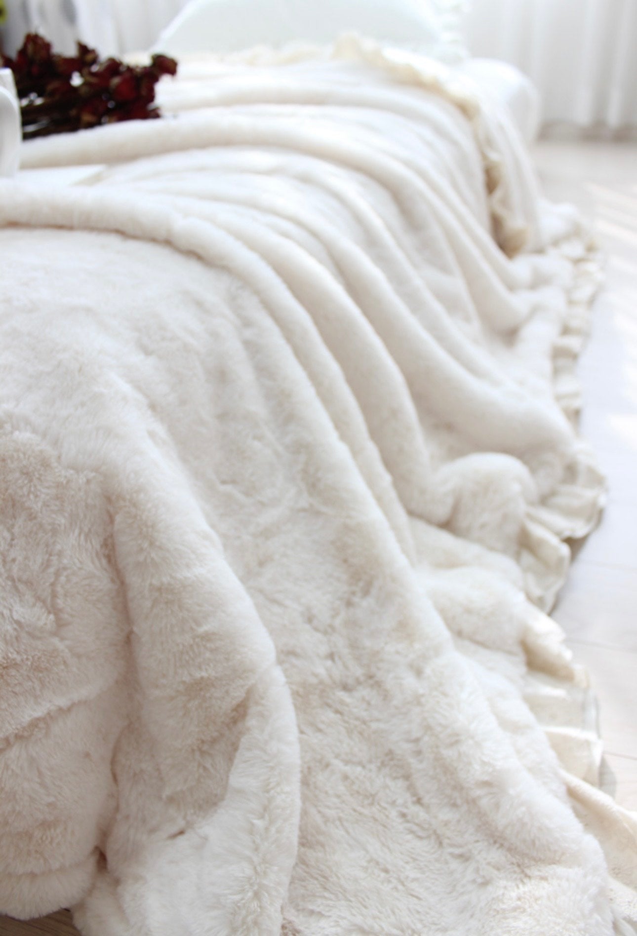 Motive Thick Dust-Free Extra Large Mink Luxury Blanket