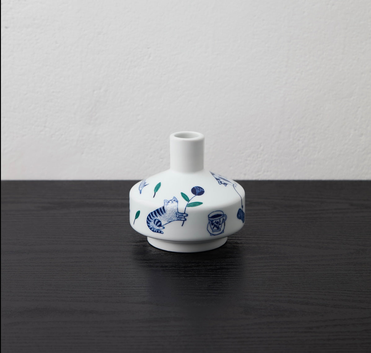 {Artisan] Blue vase of cats