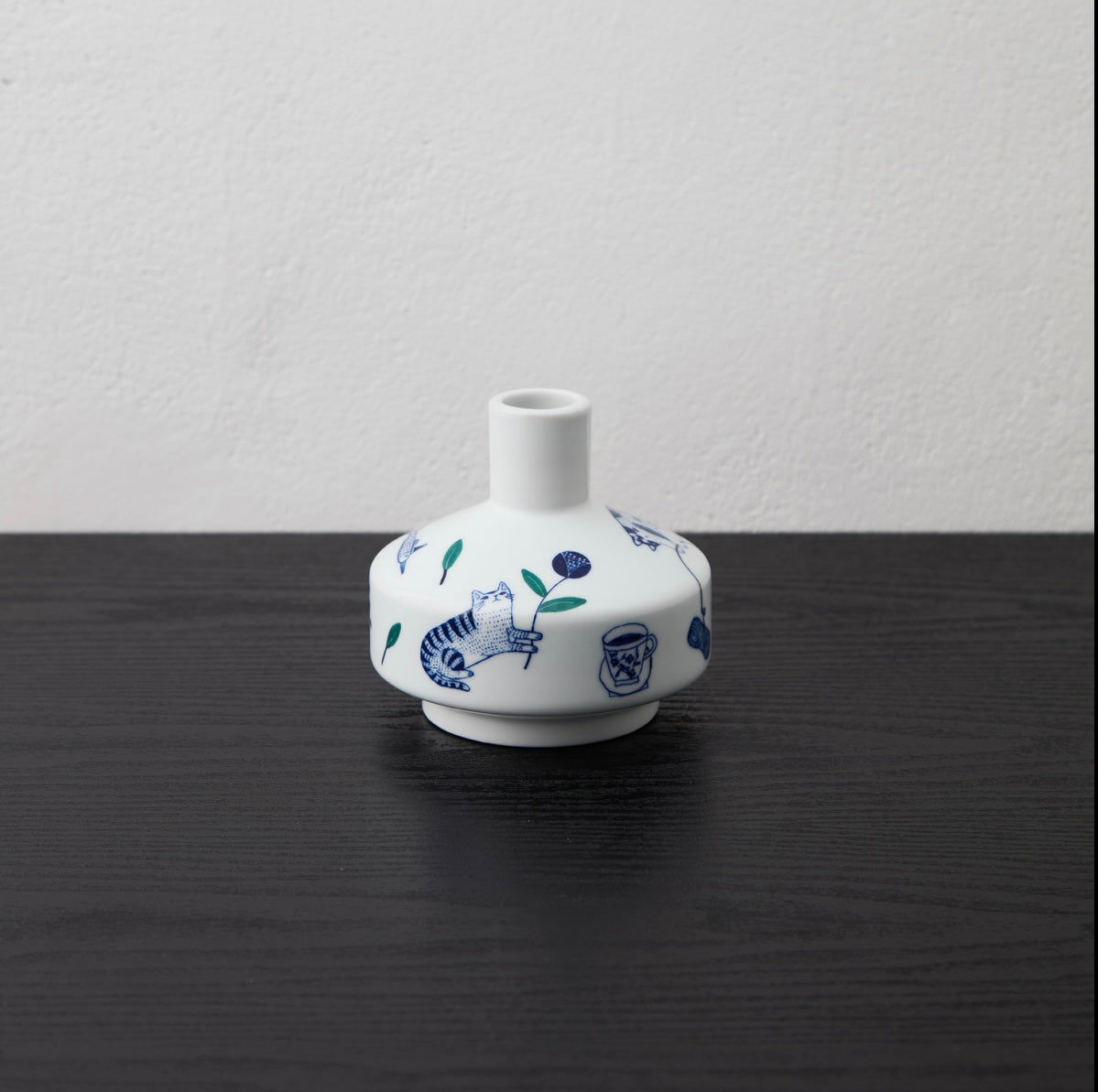 {Artisan] Blue vase of cats