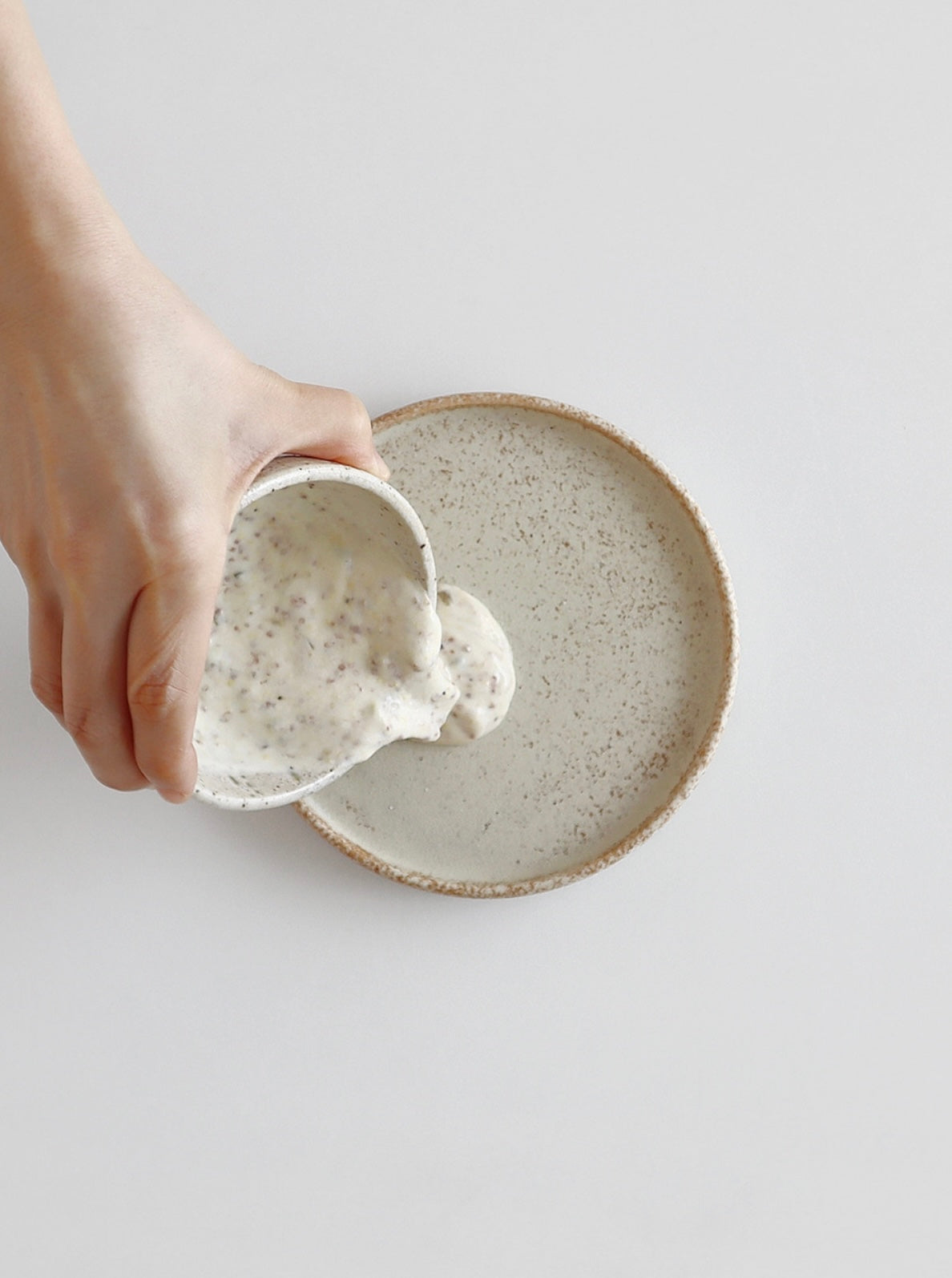 Natural rough round plate 14 cm