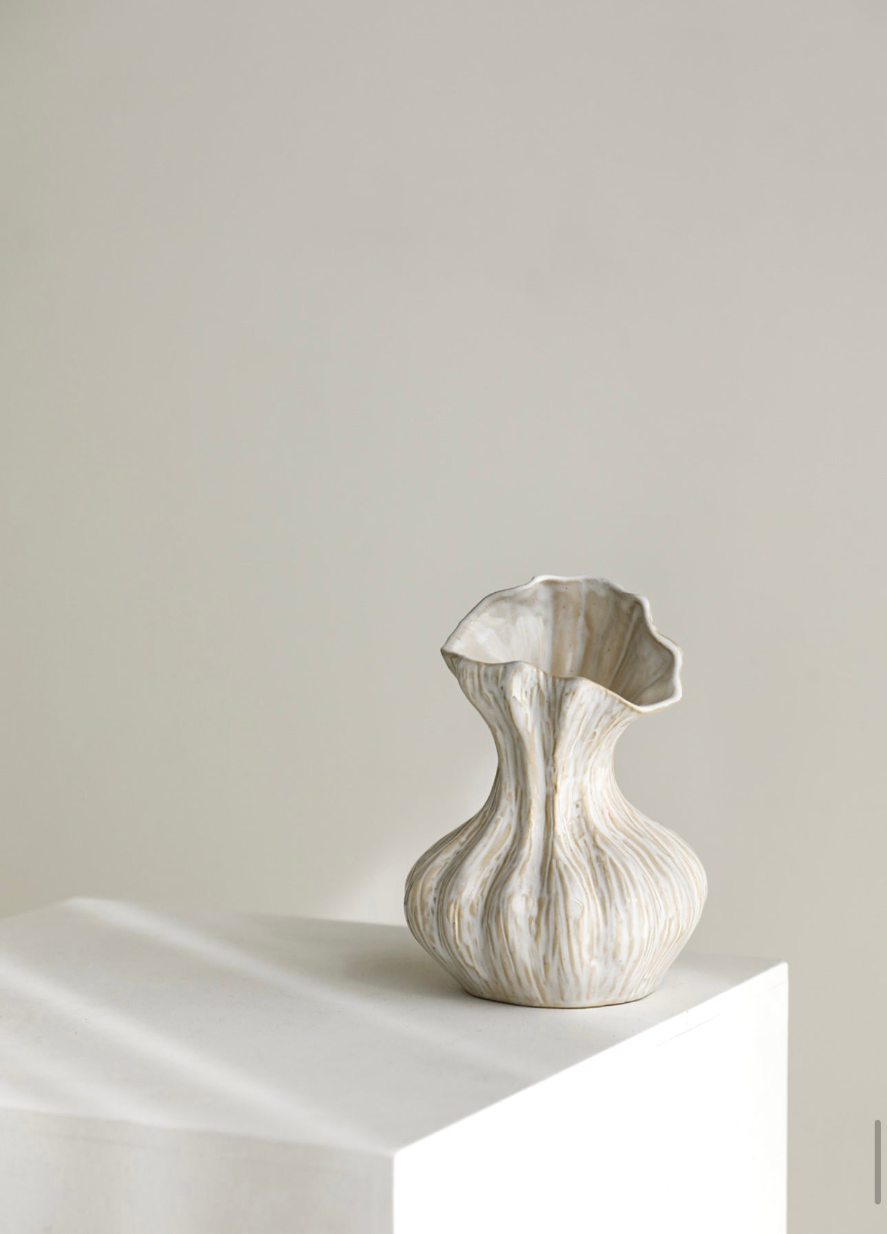 Muse Shell Objet Porcelain Vintage Vase